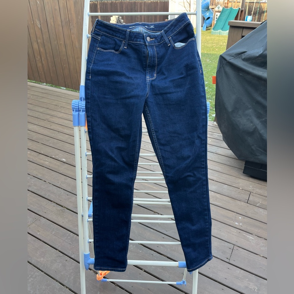 Old Navy Women's high rise Super Skinny dark wash Jeans. Size 8-10. 14.5" waist.